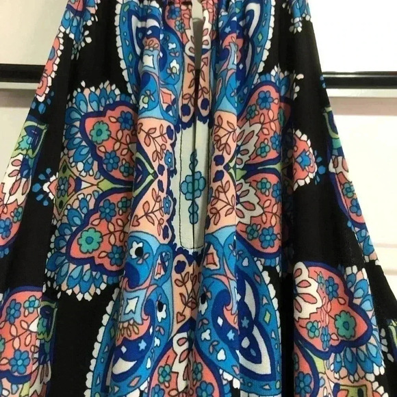 London Times Sleeveless Halter, flare,soft silky stretch,keyhole back,pattern - Picture 2 of 11